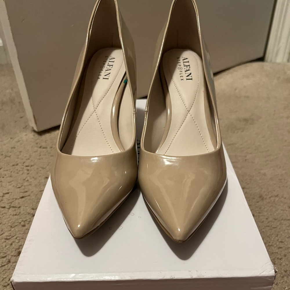 Women’s Alfani pumps in great condition